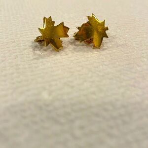 Vintage CROWN TRIFARI GoldTone Maple Leaf 🍁 ClipOn Earrings